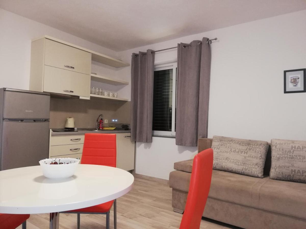 Mitan Apartman Tucepi Exterior photo